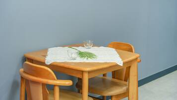 Basic Room, 1 Bedroom (White 3 (Mountain View)) | 1 bedroom, free WiFi