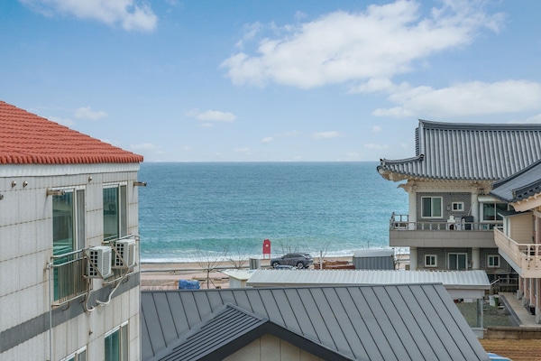 Basic Room, 1 Bedroom (Room 204 (Ocean View)) | 1 bilik tidur, Wi-fi percuma