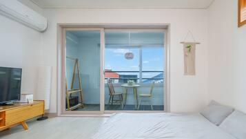 Phòng cơ bản, 1 phòng ngủ (Room 201 (Ocean View)) | 1 phòng ngủ, truy cập Internet không dây miễn phí