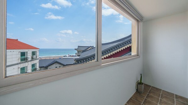 Basic Room, 1 Bedroom (Room 202 (Ocean View)) | 1 bilik tidur, Wi-fi percuma 