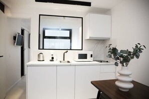 Fridge, microwave, stovetop, coffee/tea maker