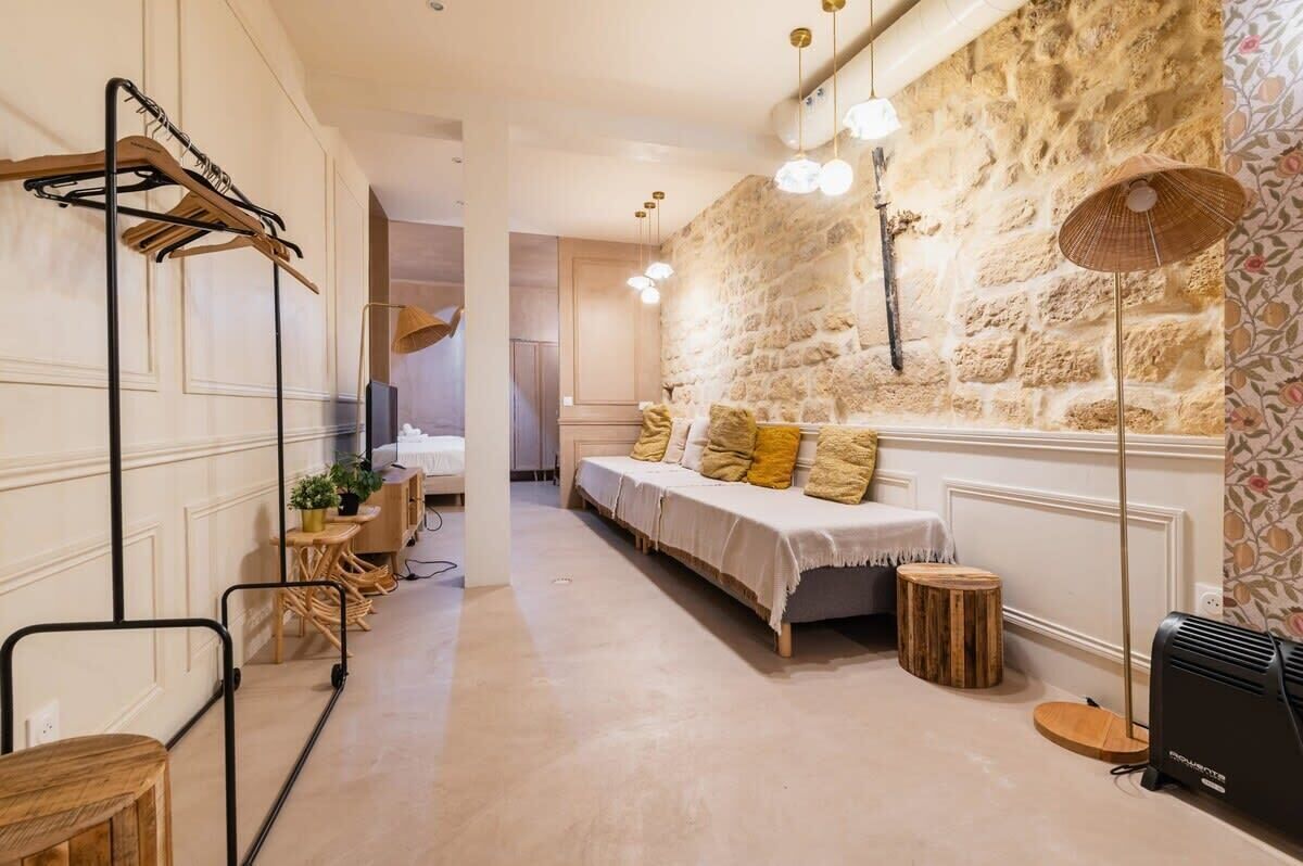 1 chambre, bureau, fer et planche à repasser, Wi-Fi