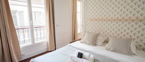 1 slaapkamer, een strijkplank/strijkijzer, wifi, beddengoed