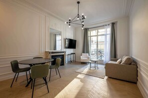 TV - Appartement cosy muette trocadero - Paris 16 - 4P (Paris)