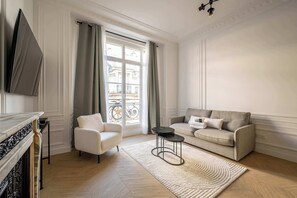 TV - Appartement cosy muette trocadero - Paris 16 - 4P (Paris)