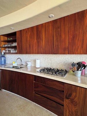 Fridge, microwave, dishwasher, coffee/tea maker