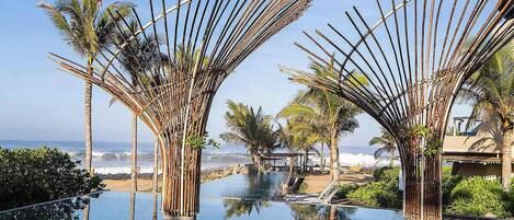 Una piscina cubierta