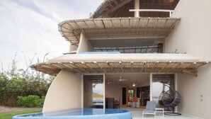 Una piscina cubierta