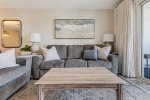 Téléviseur connecté, livres, chaîne audio