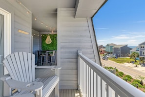 Outdoor dining - Newly Listed Ocean View and Dog Friendly Condo on Oak Island (Oak Island)