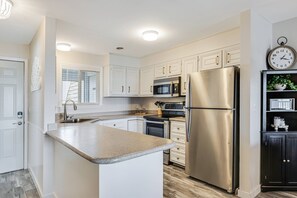 Fridge, microwave, stovetop, dishwasher