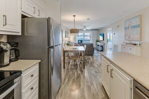 Fridge, microwave, stovetop, dishwasher