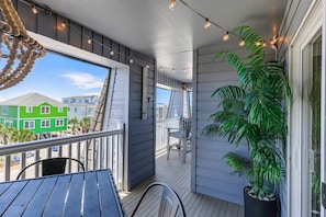 Outdoor dining - Newly Listed Ocean View and Dog Friendly Condo on Oak Island (Oak Island)
