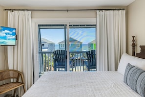 3 bedrooms, free WiFi, bed sheets - Newly Listed Ocean View and Dog Friendly Condo on Oak Island (Oak Island)
