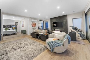 4 bedrooms, desk, iron/ironing board, free WiFi