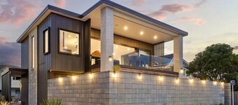 Luxury Papamoa Beach | Pool | Spa | Pet Friendly