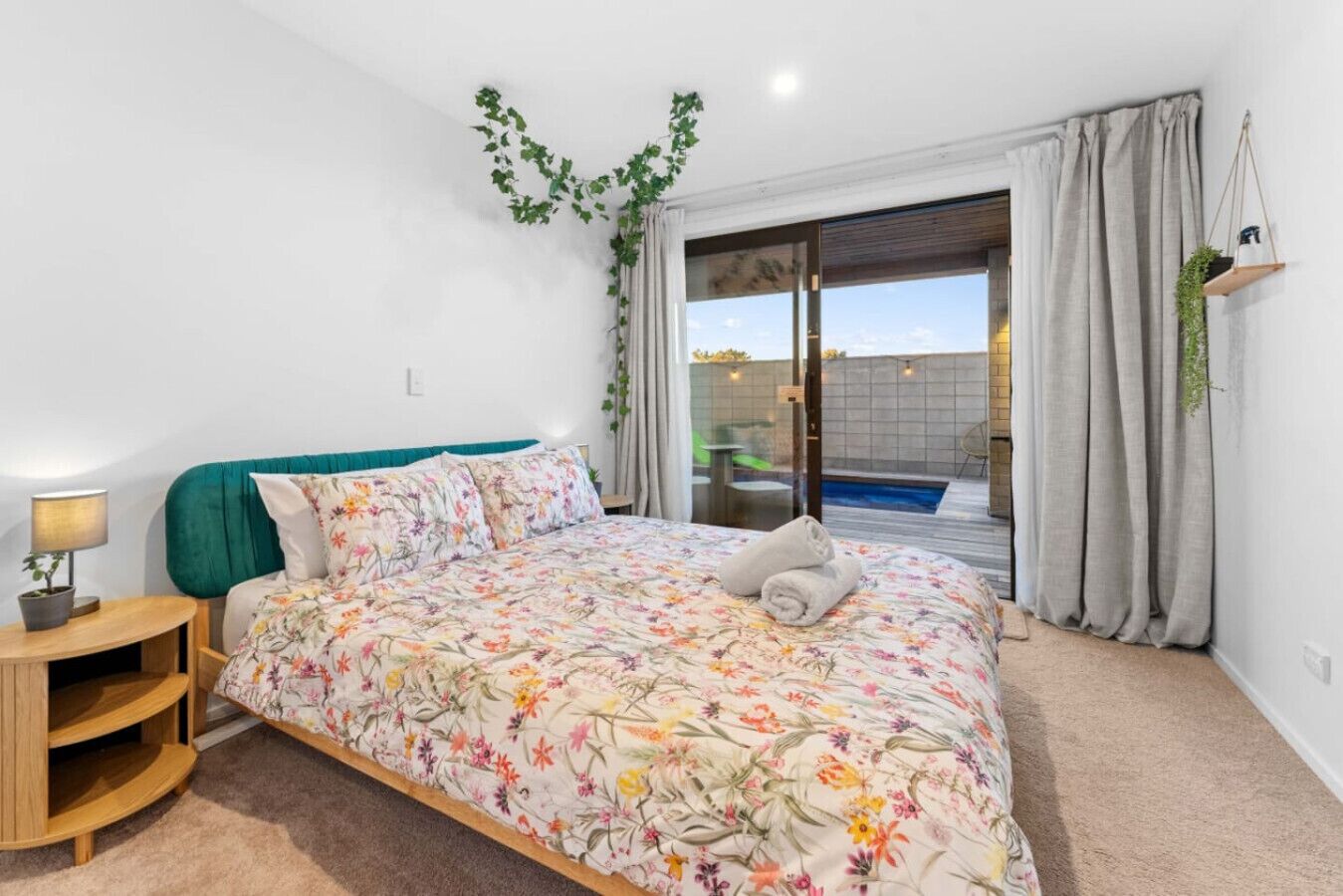 4 bedrooms, desk, iron/ironing board, free WiFi