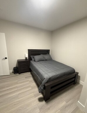 2 bedrooms, desk, iron/ironing board, WiFi - 2 Bed 1 Bath pet friendly duplex in amazing location 2 min walk to school/park (Grande Prairie)