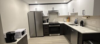 2 Bed 1 Bath pet friendly duplex in amazing location 2 min walk to school/park