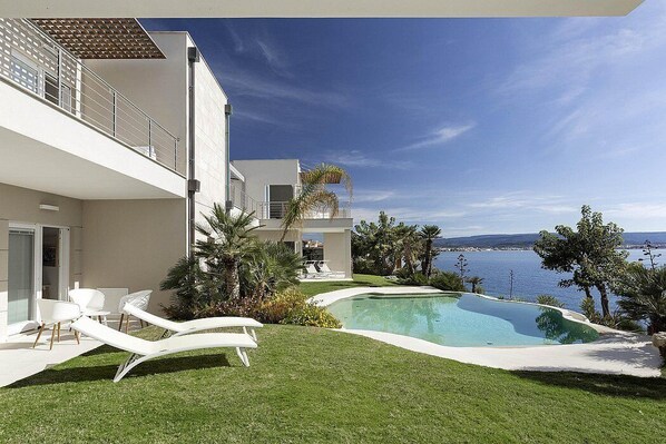 Pool - Villa Amenea: A charming and bright two-story villa built directly above the sea, with Free WI-FI. (Alghero)