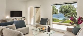 Villa Amenea: A charming and bright two-story villa built directly above the sea, with Free WI-FI.