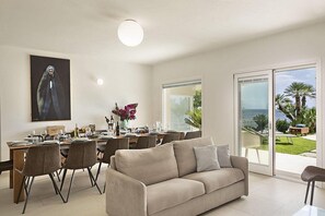 Interior - Villa Amenea: A charming and bright two-story villa built directly above the sea, with Free WI-FI. (Alghero)