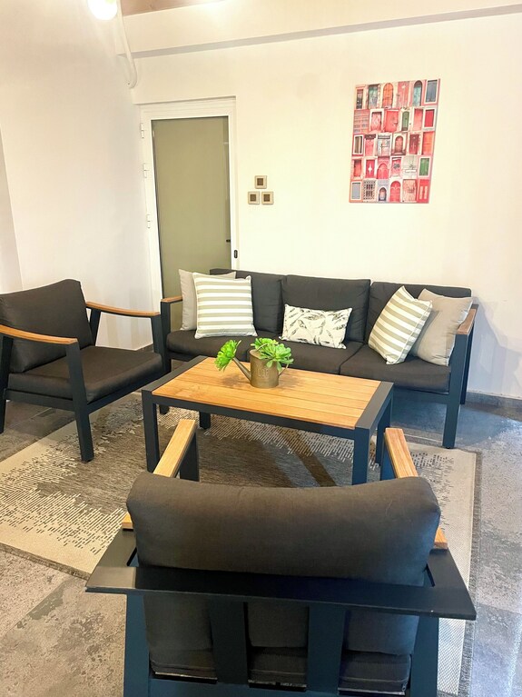 Charming Oroklini Penthouse With Ocean Views And Private Parking - Larnaca