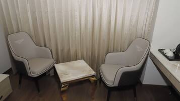 Deluxe Double Room | Desk, laptop workspace, blackout curtains, iron/ironing board