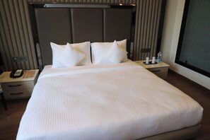 Deluxe Double Room | Desk, laptop workspace, blackout curtains, iron/ironing board