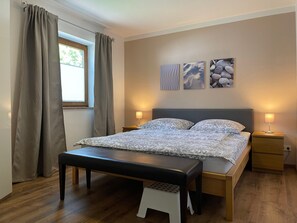 1 bedroom, bed sheets