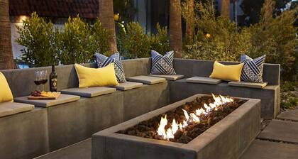 Enjoy Ocean Breezes in Charming Room in La Jolla, Steps to the Beach