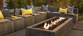 Enjoy Ocean Breezes in Charming Room in La Jolla, Steps to the Beach