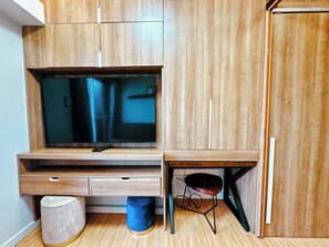 Interior - 2BR Gem in MNL w/Pool, Fast WiFi, Netflix Near Luneta US Embassy & Intramuros (Manila)