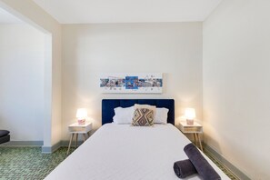 2 slaapkamers, een strijkplank/strijkijzer, beddengoed