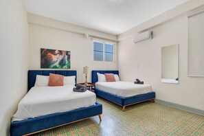 2 Schlafzimmer, B ügeleisen/Bügelbrett, Bettwäsche