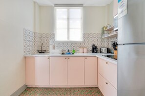 Fridge, microwave, coffee/tea maker, toaster