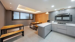 3 bedrooms, free WiFi - Gangneung Taurus Pension (Gangneung)