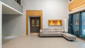 3 bedrooms, free WiFi - Gangneung Taurus Pension (Gangneung)