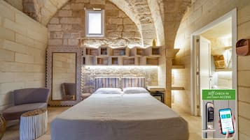 1 bedroom, desk, travel cot, free WiFi