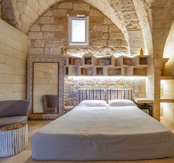 1 bedroom, desk, travel cot, free WiFi