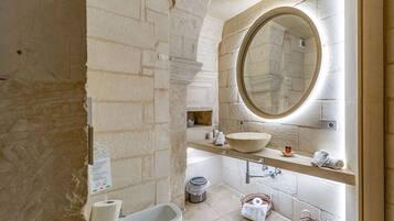 Doccia, asciugacapelli, bidet
