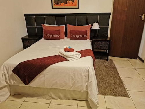 Charmant B&B à Tshwane avec entrée sécurisée et climatisation centrale