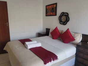 12 habitaciones, tabla de planchar con plancha y internet 