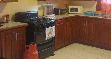 Encantadora casa en Piarco con vista al jardín