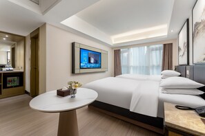 Comfort Twin Room, Multiple Beds | Laptop workspace, blackout drapes, free WiFi