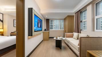 Premier Suite, 1 Bedroom | 1 bedroom, laptop workspace, blackout drapes, free WiFi