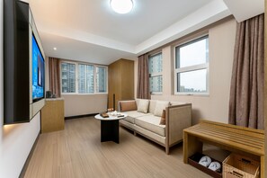 Premier-sviitti, 1 makuuhuone | Kannettavalle tietokoneelle sopiva työtila, pimennysverhot