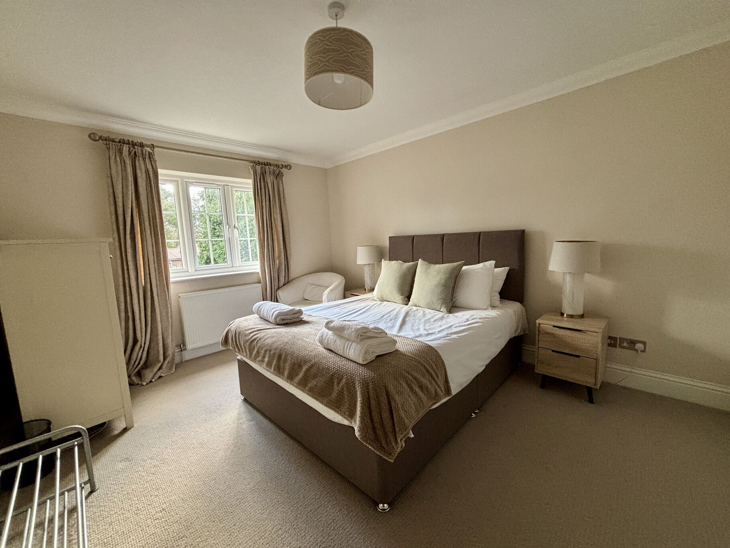 4 bedrooms, iron/ironing board, free WiFi, bed sheets