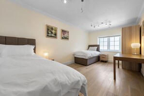 4 bedrooms, iron/ironing board, free WiFi, bed sheets