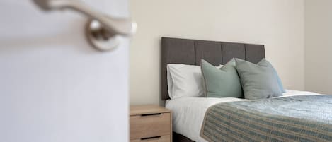 4 bedrooms, iron/ironing board, free WiFi, bed sheets